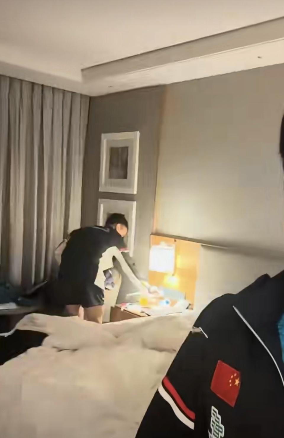 场馆的地面, net, 王楚钦